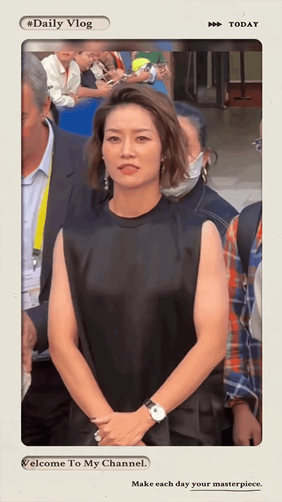 赛被偶遇微卷短发气质迷人退役后越来越美新利体育最新版app惊艳！李娜上海大师(图2)