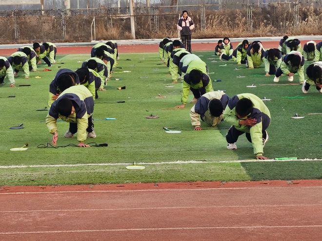 共享——洋湖乡中学阳光大课间观摩活动新利体育app“绳”彩飞扬“羽”乐