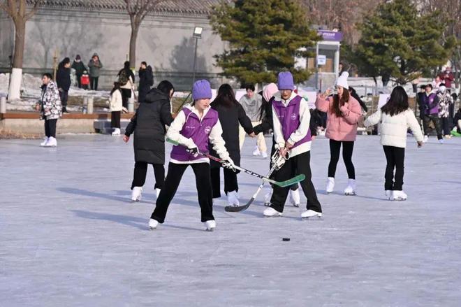 多所高校专业冰场对外开放新利娱乐冰雪头条：北京(图8)