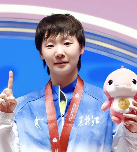 曼昱总算攻破了自己的私生活谣言不合群、耍